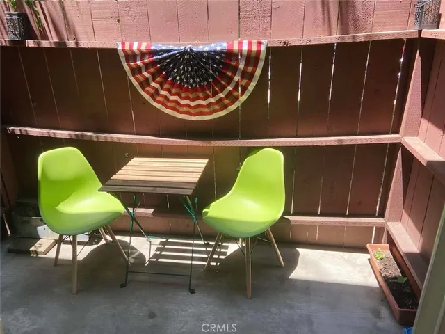 $2,575 | 7320 Lennox Avenue, Unit H1, Van Nuys, CA 91405