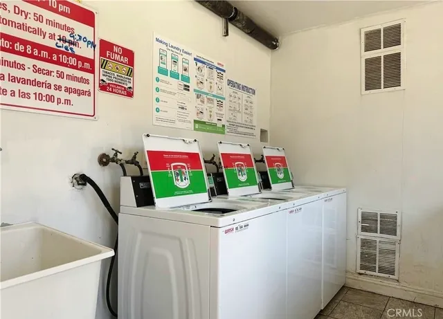 $2,575 | 7320 Lennox Avenue, Unit H1, Van Nuys, CA 91405