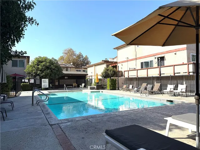 $2,575 | 7320 Lennox Avenue, Unit H1, Van Nuys, CA 91405
