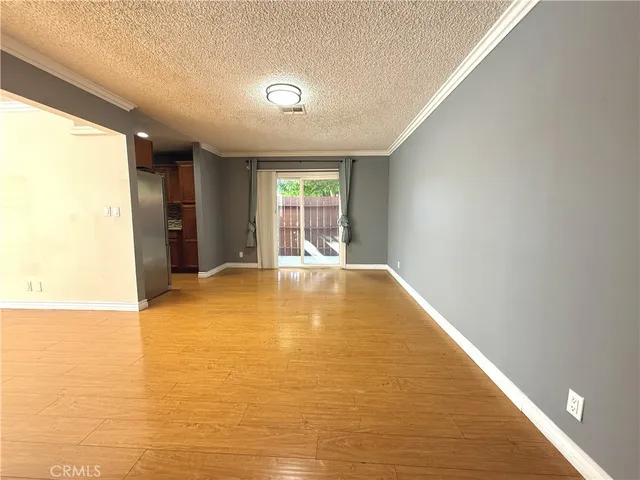 $2,575 | 7320 Lennox Avenue, Unit H1, Van Nuys, CA 91405