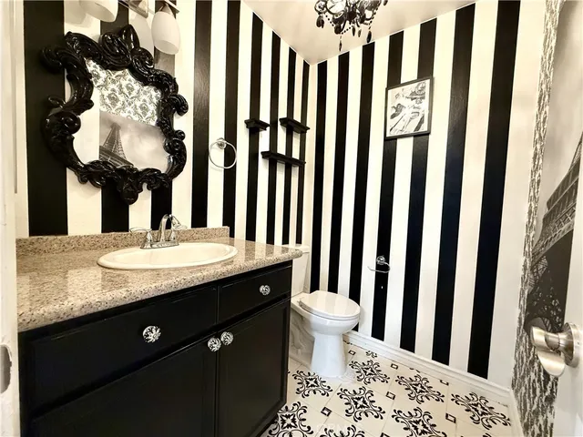 $2,575 | 7320 Lennox Avenue, Unit H1, Van Nuys, CA 91405