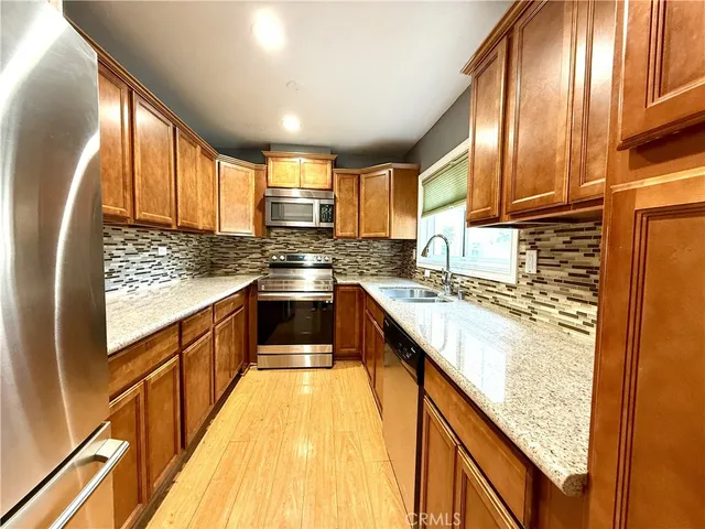 $2,575 | 7320 Lennox Avenue, Unit H1, Van Nuys, CA 91405