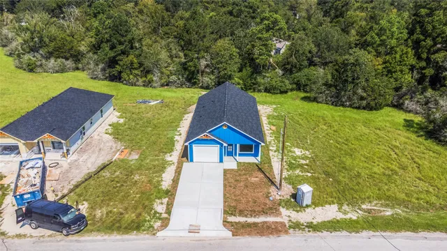 a view of a yard in front of house