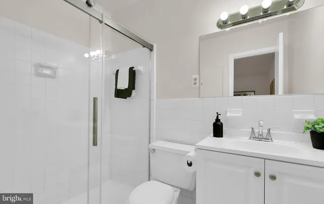 $2,400 | 10661 Montrose Avenue, Bethesda, MD 20814