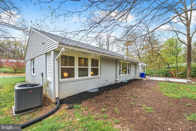 a picture of a back yard