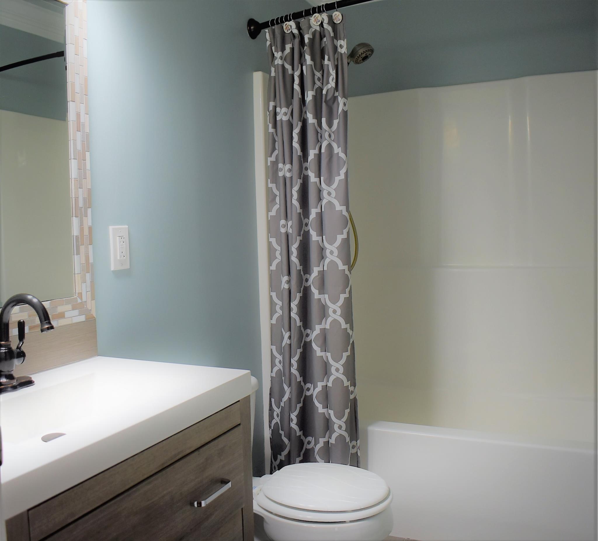 3714 Florence Road Murfreesboro, TN 37129 - Photo 8 of 25 Newly updated guest bath!
