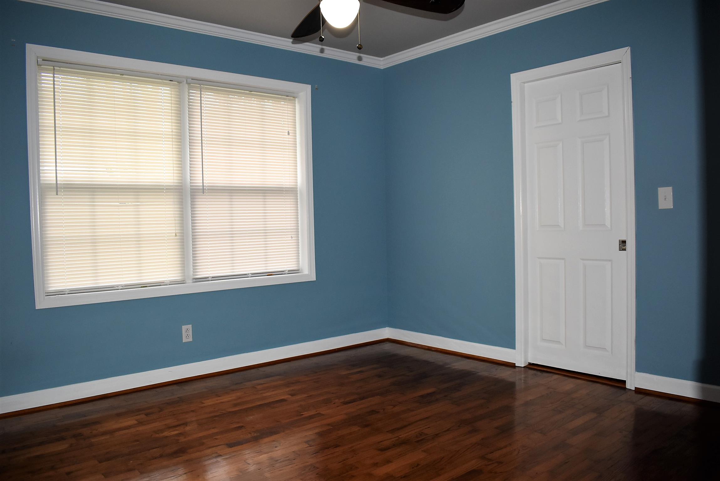 3714 Florence Road Murfreesboro, TN 37129 - Photo 9 of 25 Bedroom one, with ceiling fan and walk in closet.