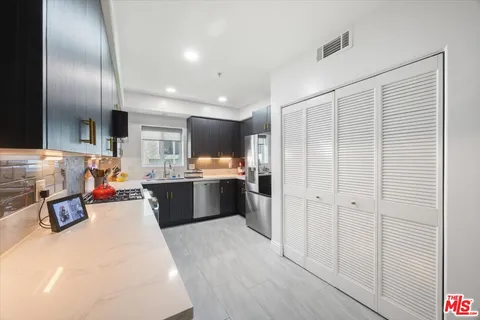 $999,999 | 4394 Farmdale Avenue, Unit 202, Studio City, CA 91604