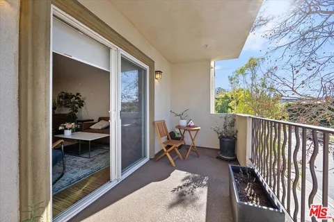 $999,999 | 4394 Farmdale Avenue, Unit 202, Studio City, CA 91604