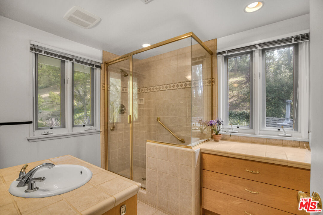 1250 Roscomare Road Los Angeles, CA 90077 - Photo 26 of 33 Gallery Image 26