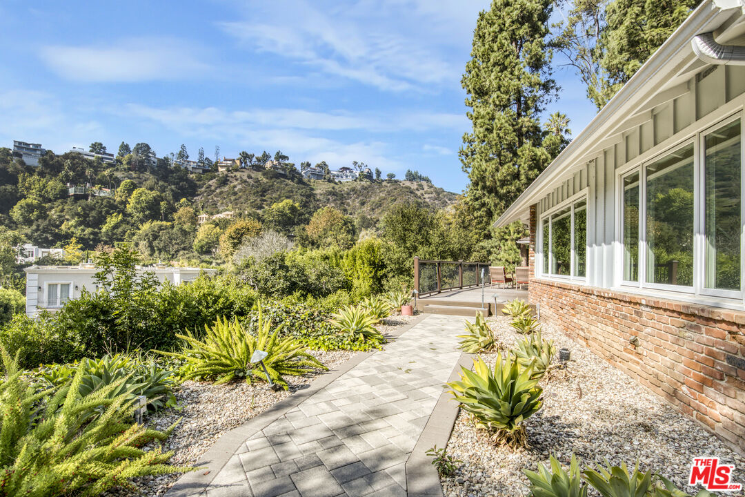 1250 Roscomare Road Los Angeles, CA 90077 - Photo 29 of 33 Gallery Image 29