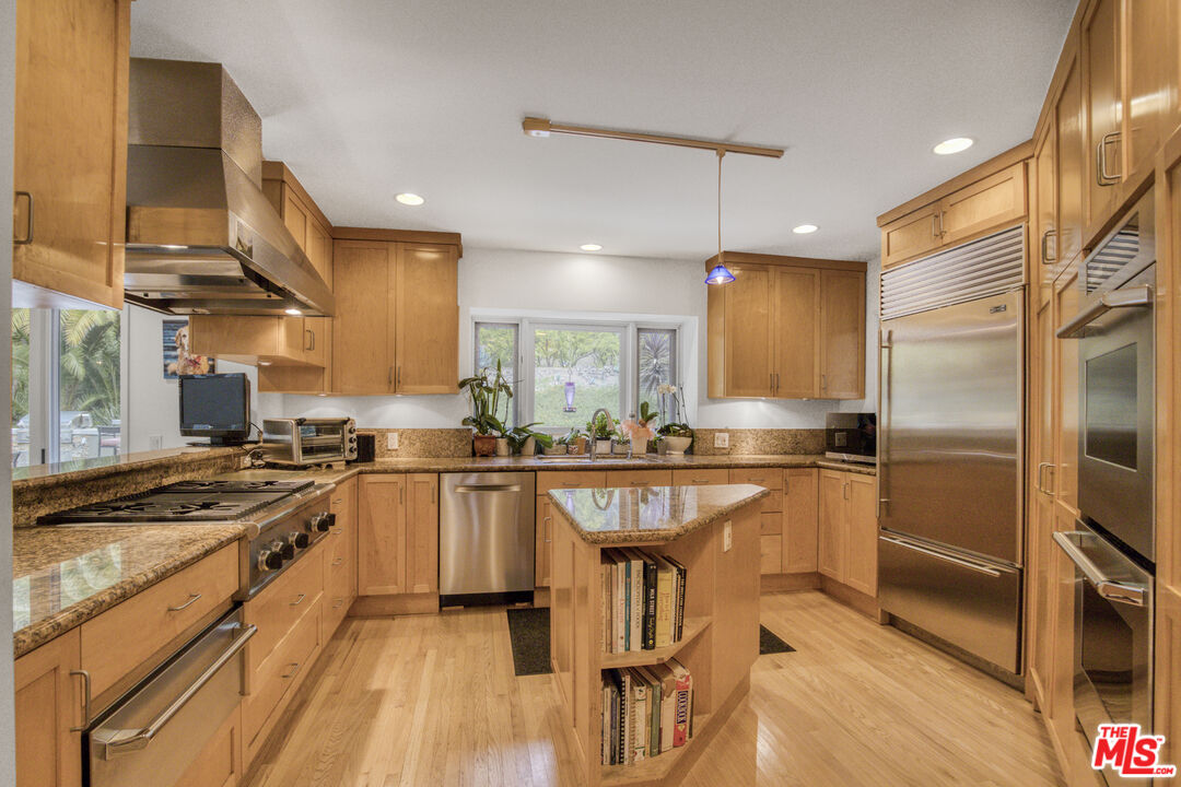 1250 Roscomare Road Los Angeles, CA 90077 - Photo 9 of 33 Gallery Image 9