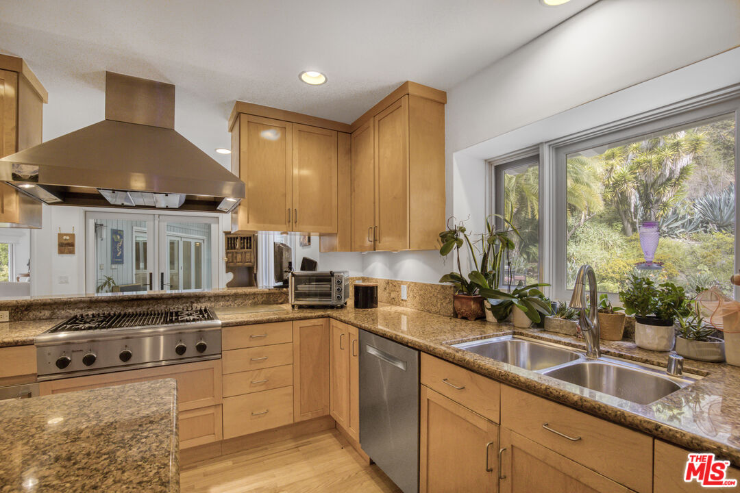1250 Roscomare Road Los Angeles, CA 90077 - Photo 10 of 33 Gallery Image 10