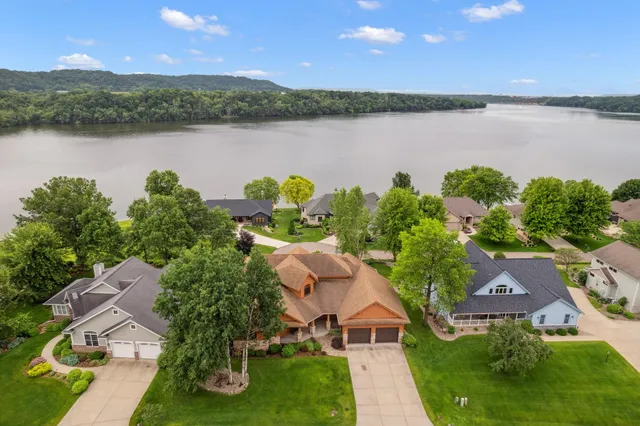 $1,249,000 | E12239 Timber Rdg Trail, Unit 30, Prairie du Sac, WI 53578