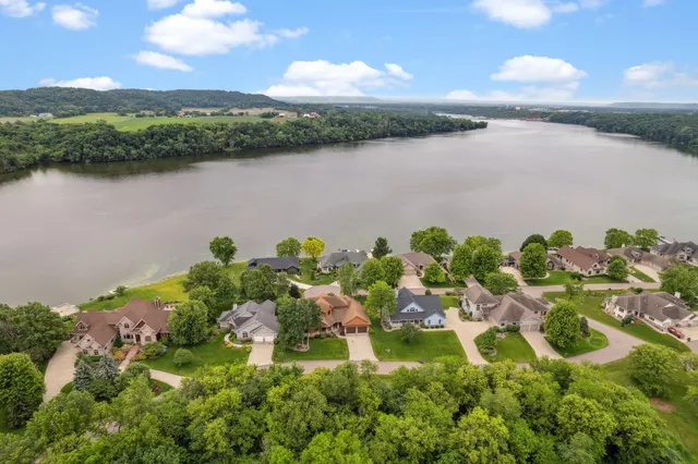 $1,249,000 | E12239 Timber Rdg Trail, Unit 30, Prairie du Sac, WI 53578