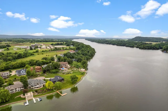 $1,249,000 | E12239 Timber Rdg Trail, Unit 30, Prairie du Sac, WI 53578