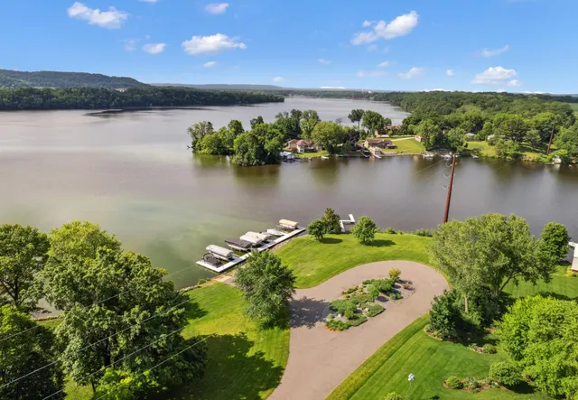 $1,249,000 | E12239 Timber Rdg Trail, Unit 30, Prairie du Sac, WI 53578