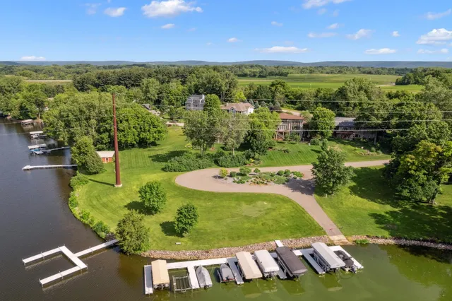 $1,249,000 | E12239 Timber Rdg Trail, Unit 30, Prairie du Sac, WI 53578