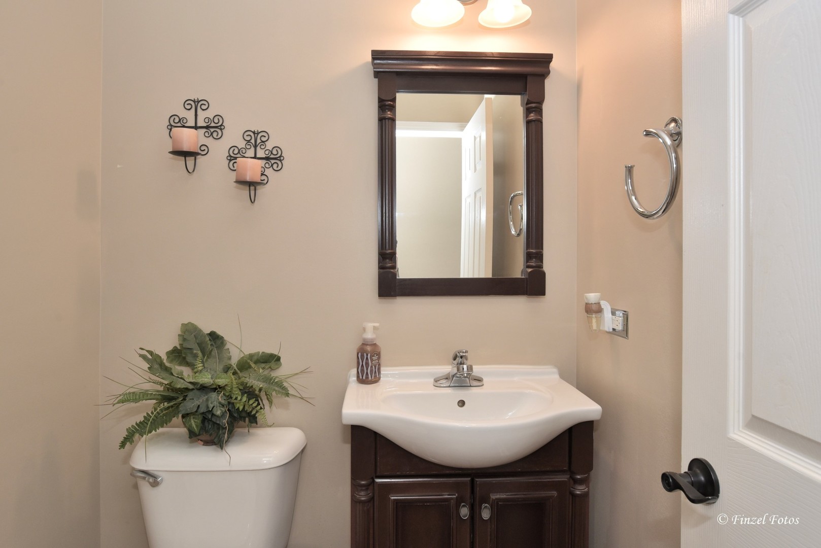 247 Pawtucket Avenue Elgin, IL 60124 - Photo 25 of 39