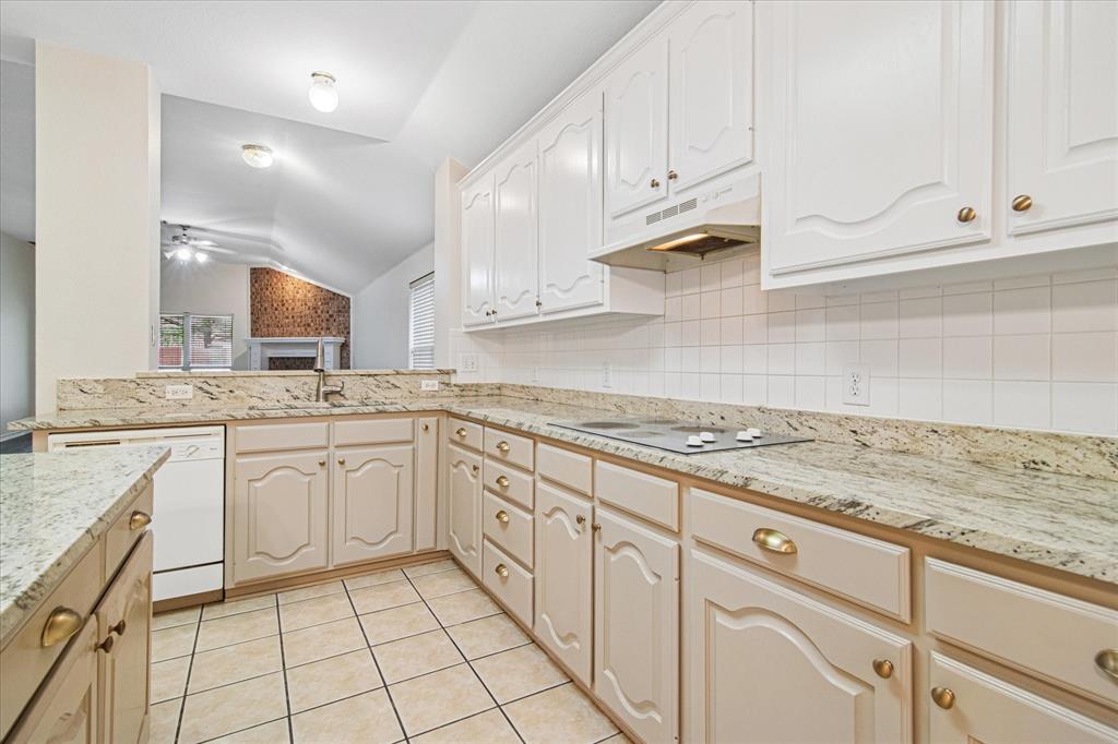 12072 Half Hitch Trail Frisco, TX 75035 - Photo 10 of 25 a kitchen with granite countertop white cabinets and white appliances