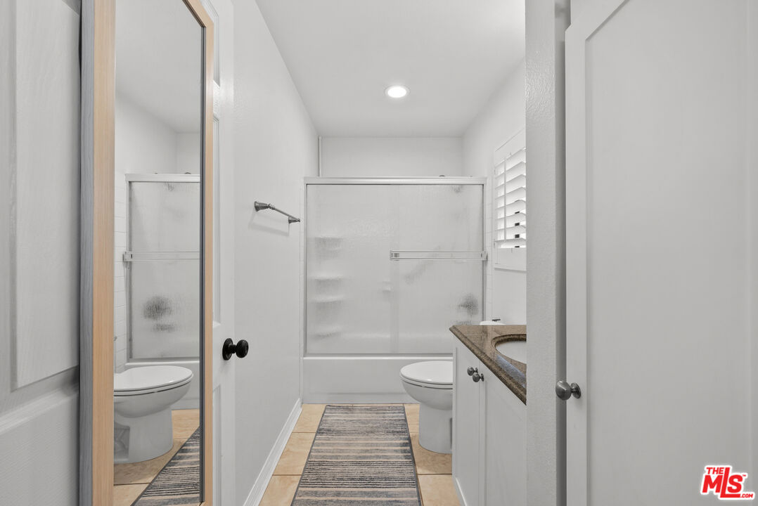 18435 Keswick Street, Unit 8 Reseda, CA 91335 - Photo 25 of 42