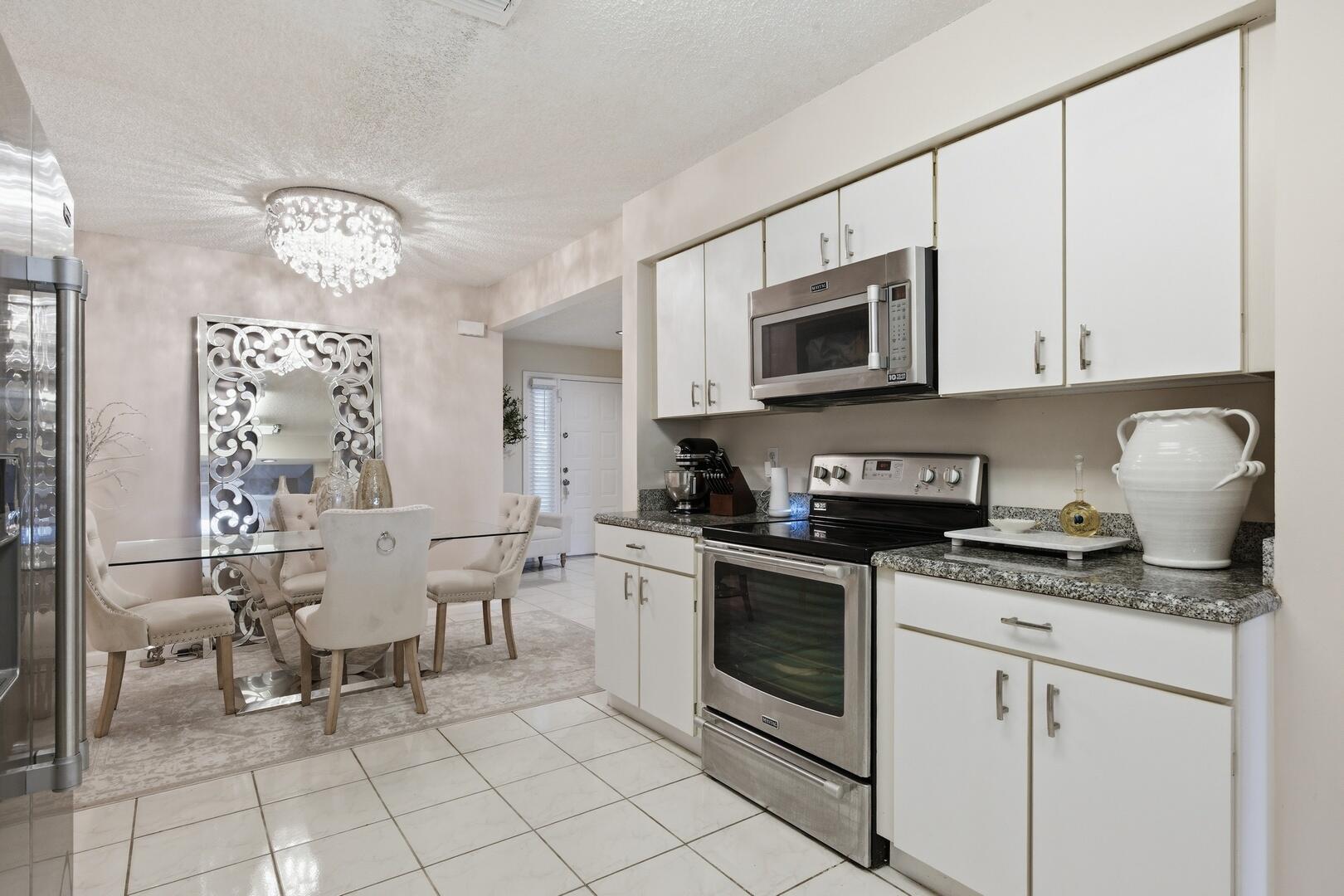 9172 Boca Gardens Parkway, Unit B Boca Raton, FL 33496 - Photo 14 of 54 Granite Countertops