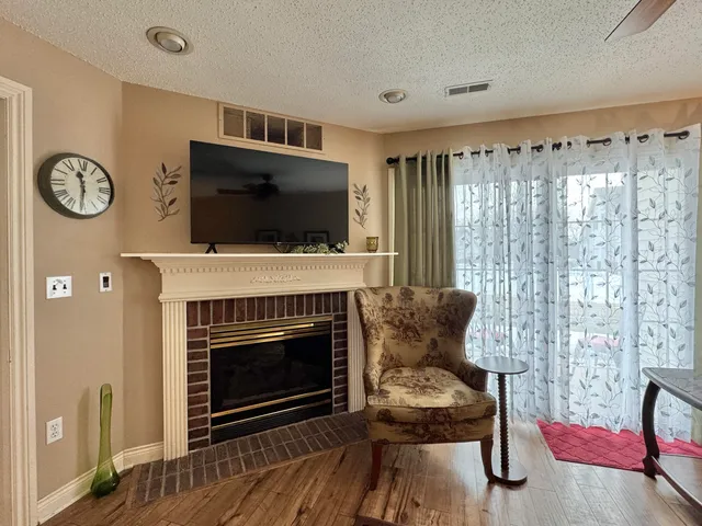 $299,900 | 550 Pewaukee Road, Unit C, Pewaukee, WI 53072