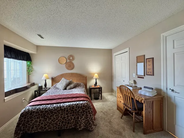 $299,900 | 550 Pewaukee Road, Unit C, Pewaukee, WI 53072