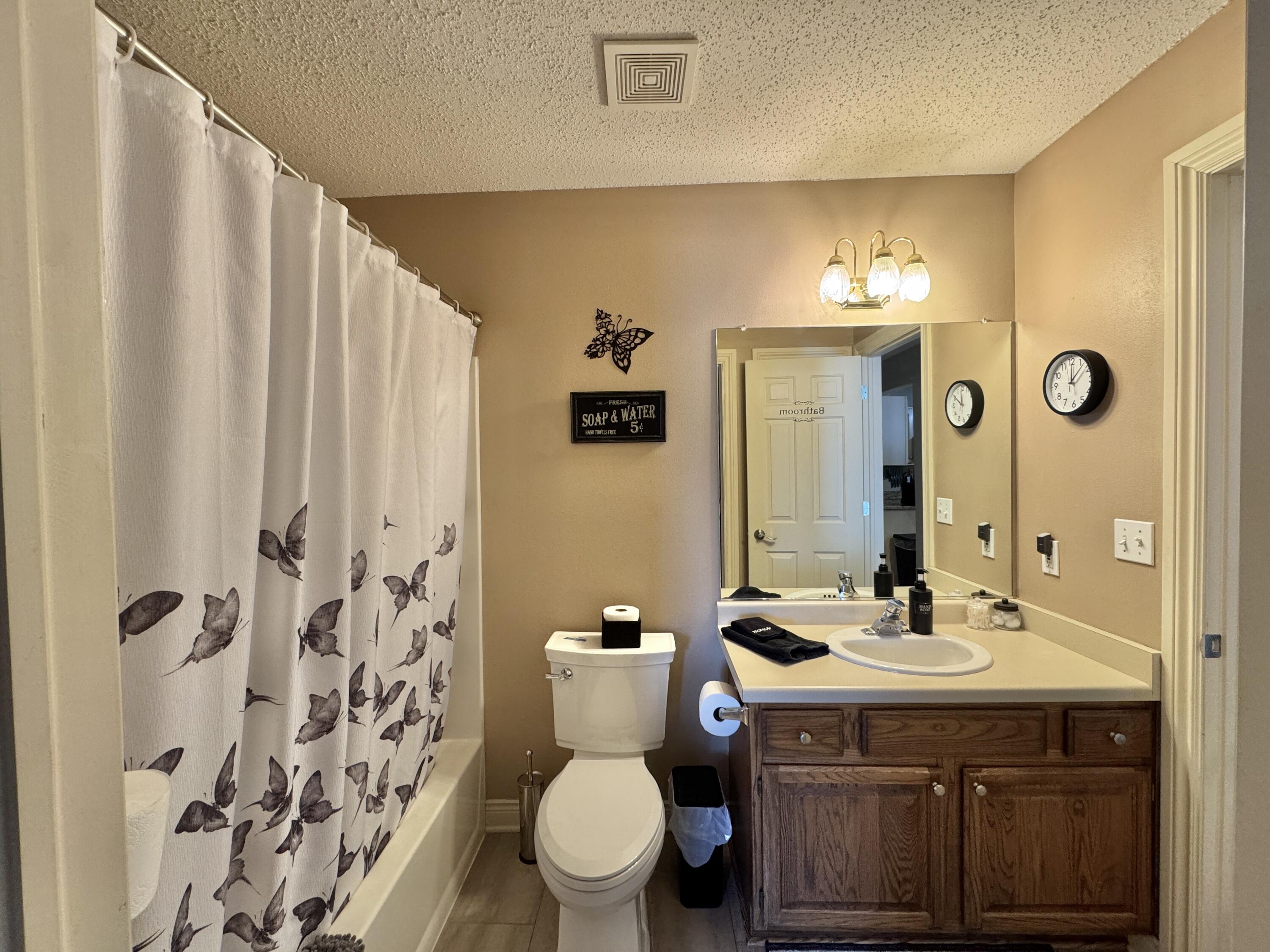 550 Pewaukee Road, Unit C Pewaukee, WI 53072 - Photo 18 of 25 Main Bath