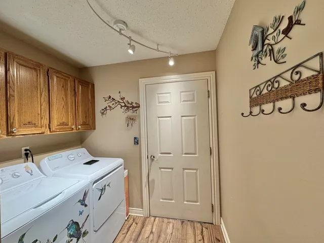 $299,900 | 550 Pewaukee Road, Unit C, Pewaukee, WI 53072