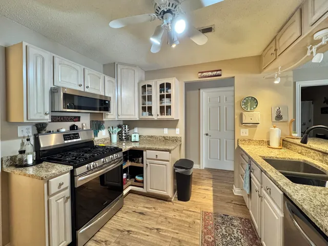 $299,900 | 550 Pewaukee Road, Unit C, Pewaukee, WI 53072