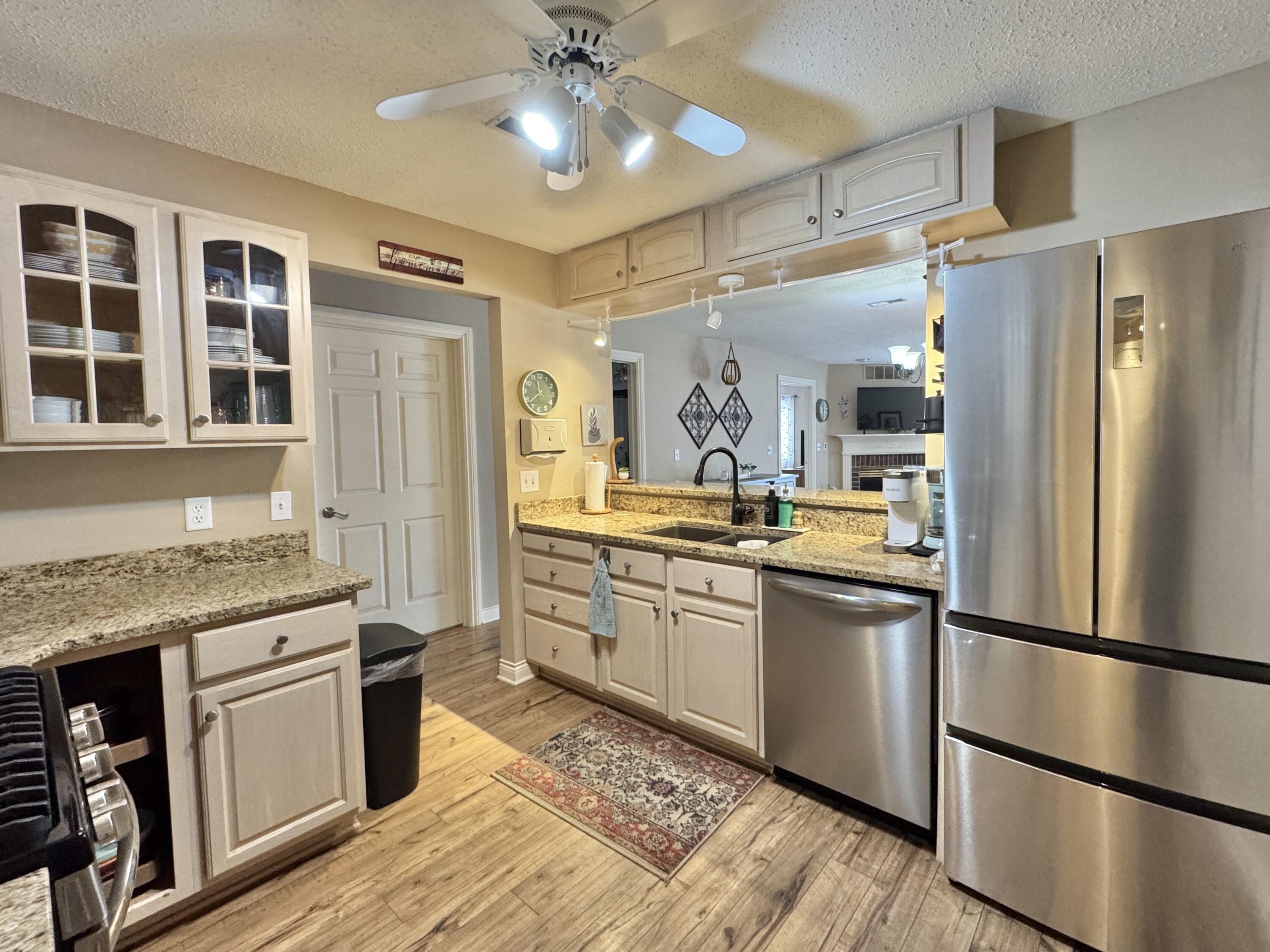 550 Pewaukee Road, Unit C Pewaukee, WI 53072 - Photo 5 of 25 Kitchen