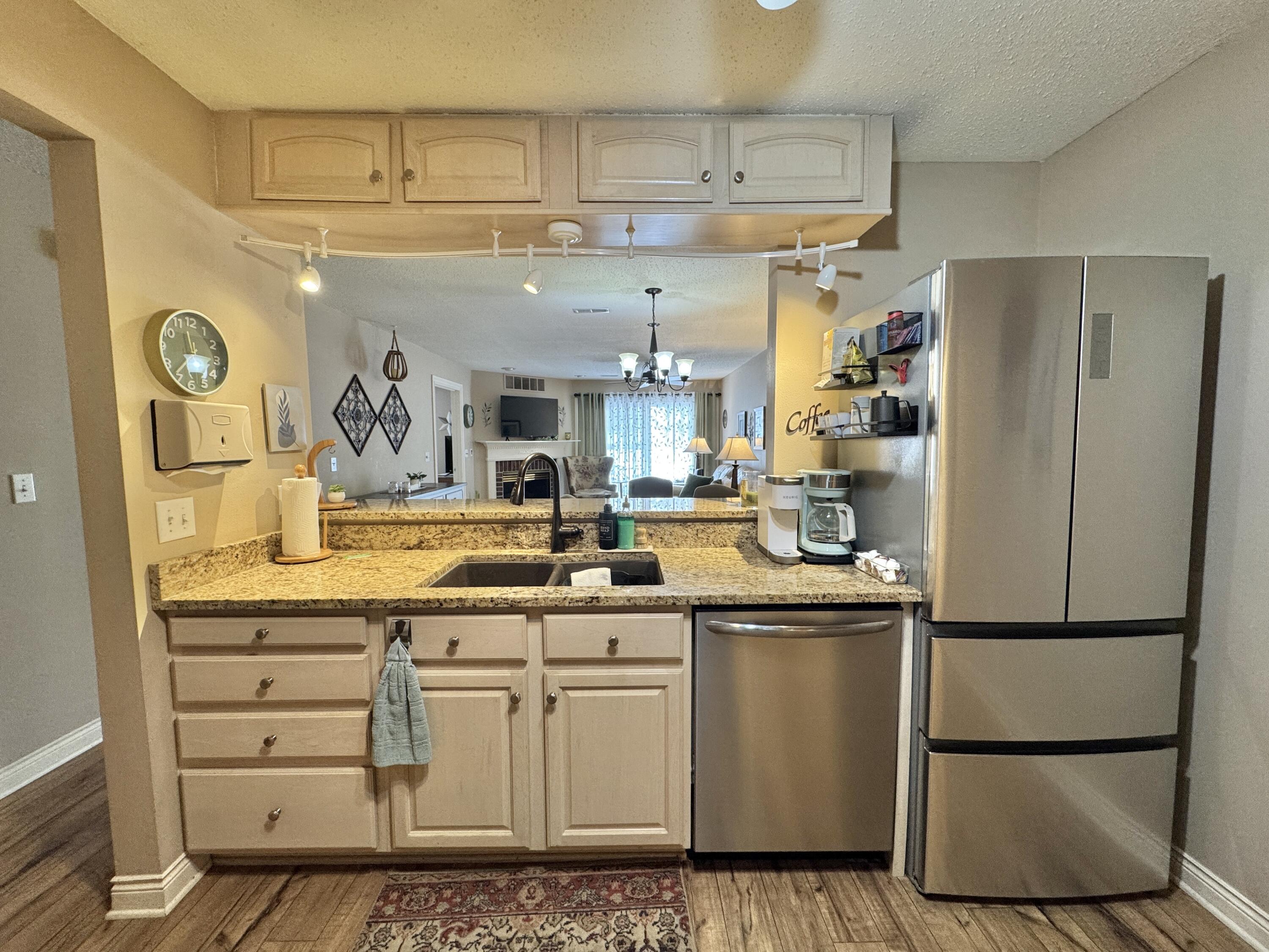 550 Pewaukee Road, Unit C Pewaukee, WI 53072 - Photo 7 of 25 Kitchen