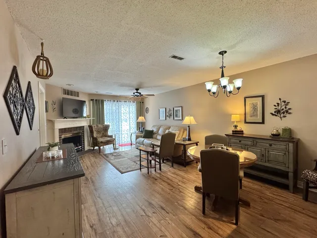 $299,900 | 550 Pewaukee Road, Unit C, Pewaukee, WI 53072