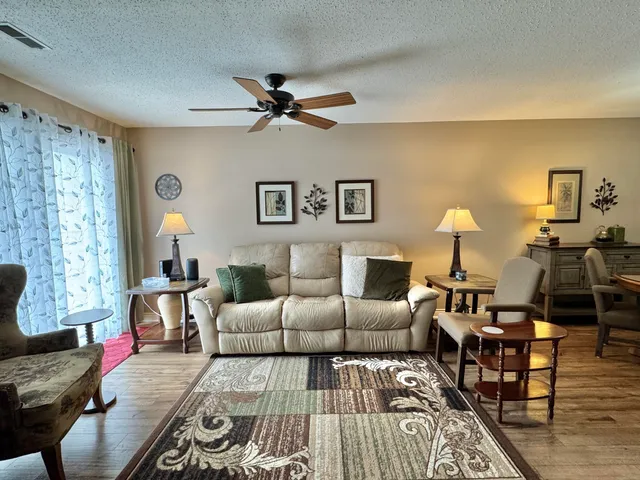$299,900 | 550 Pewaukee Road, Unit C, Pewaukee, WI 53072