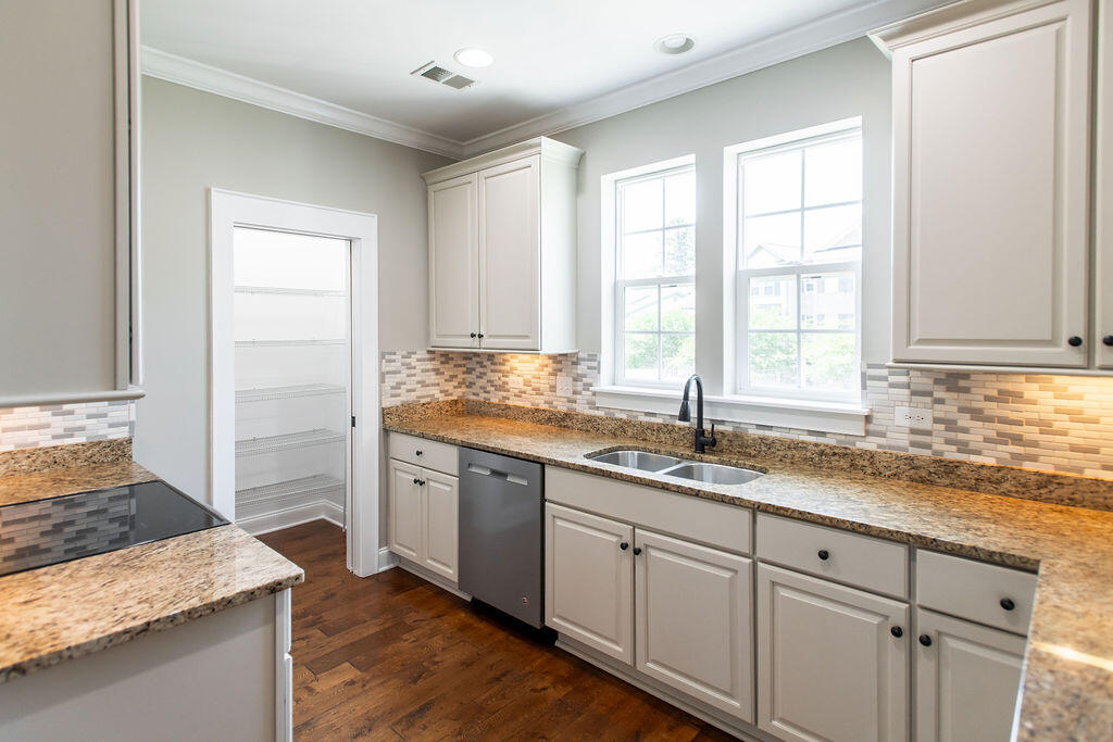 225 Slipper Shell Court Mount Pleasant, SC 29464 - Photo 8 of 38 14-D85_4387-edit