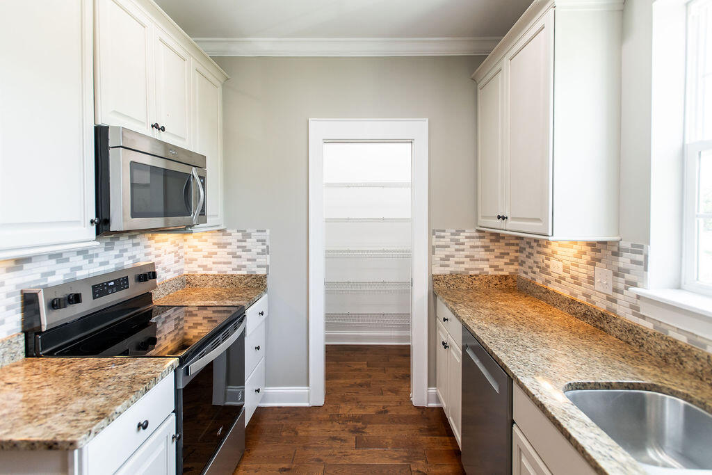 225 Slipper Shell Court Mount Pleasant, SC 29464 - Photo 9 of 38 15-D85_4390-edit