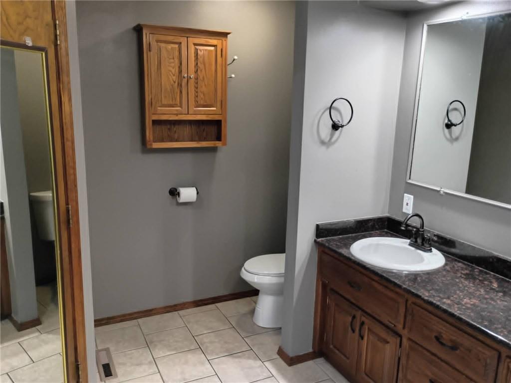 509 Wilson Street Frontenac, KS 66763 - Photo 10 of 29