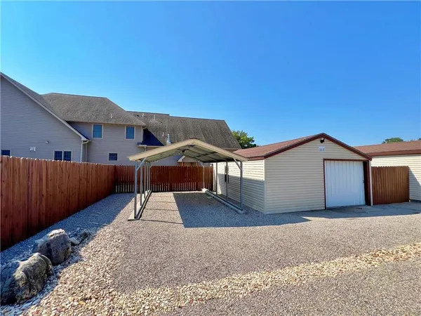 $850,000 | 417 East 9th Street, Pittsburg, KS 66762