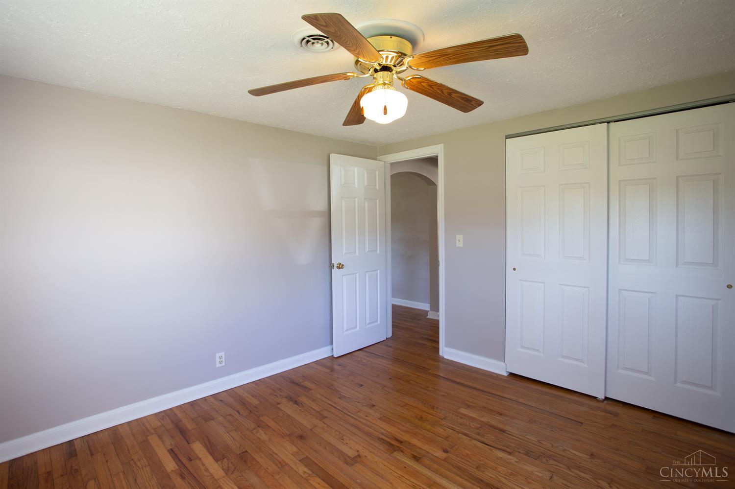 862 Locust Corner Road Cincinnati, OH 45245 - Photo 18 of 27 Gallery Image 18