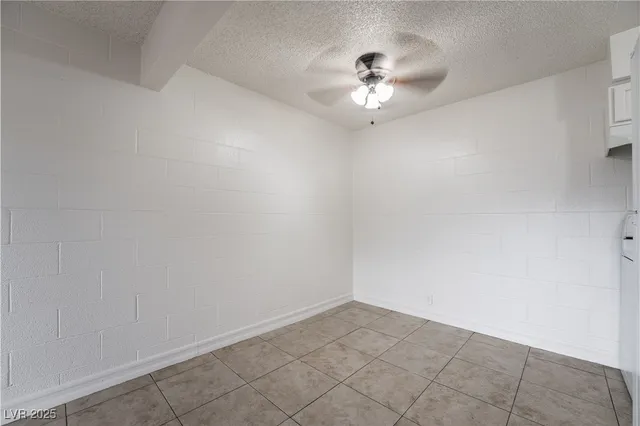 $950 | 585 South Royal Crest Circle, Unit 16, Las Vegas, NV 89169