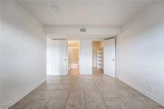 $950 | 585 South Royal Crest Circle, Unit 16, Las Vegas, NV 89169