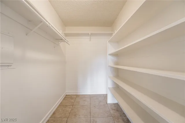 $950 | 585 South Royal Crest Circle, Unit 16, Las Vegas, NV 89169