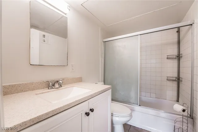 $950 | 585 South Royal Crest Circle, Unit 16, Las Vegas, NV 89169