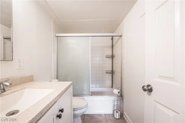 $950 | 585 South Royal Crest Circle, Unit 16, Las Vegas, NV 89169