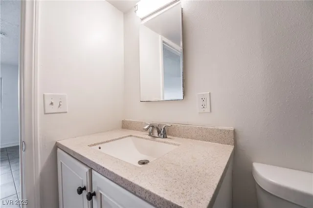 $950 | 585 South Royal Crest Circle, Unit 16, Las Vegas, NV 89169