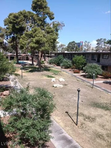 $950 | 585 South Royal Crest Circle, Unit 16, Las Vegas, NV 89169