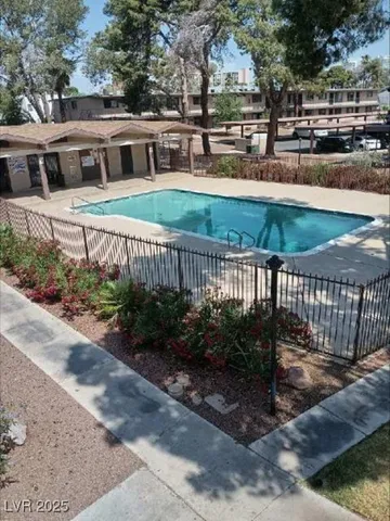 $950 | 585 South Royal Crest Circle, Unit 16, Las Vegas, NV 89169