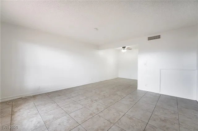 $950 | 585 South Royal Crest Circle, Unit 16, Las Vegas, NV 89169