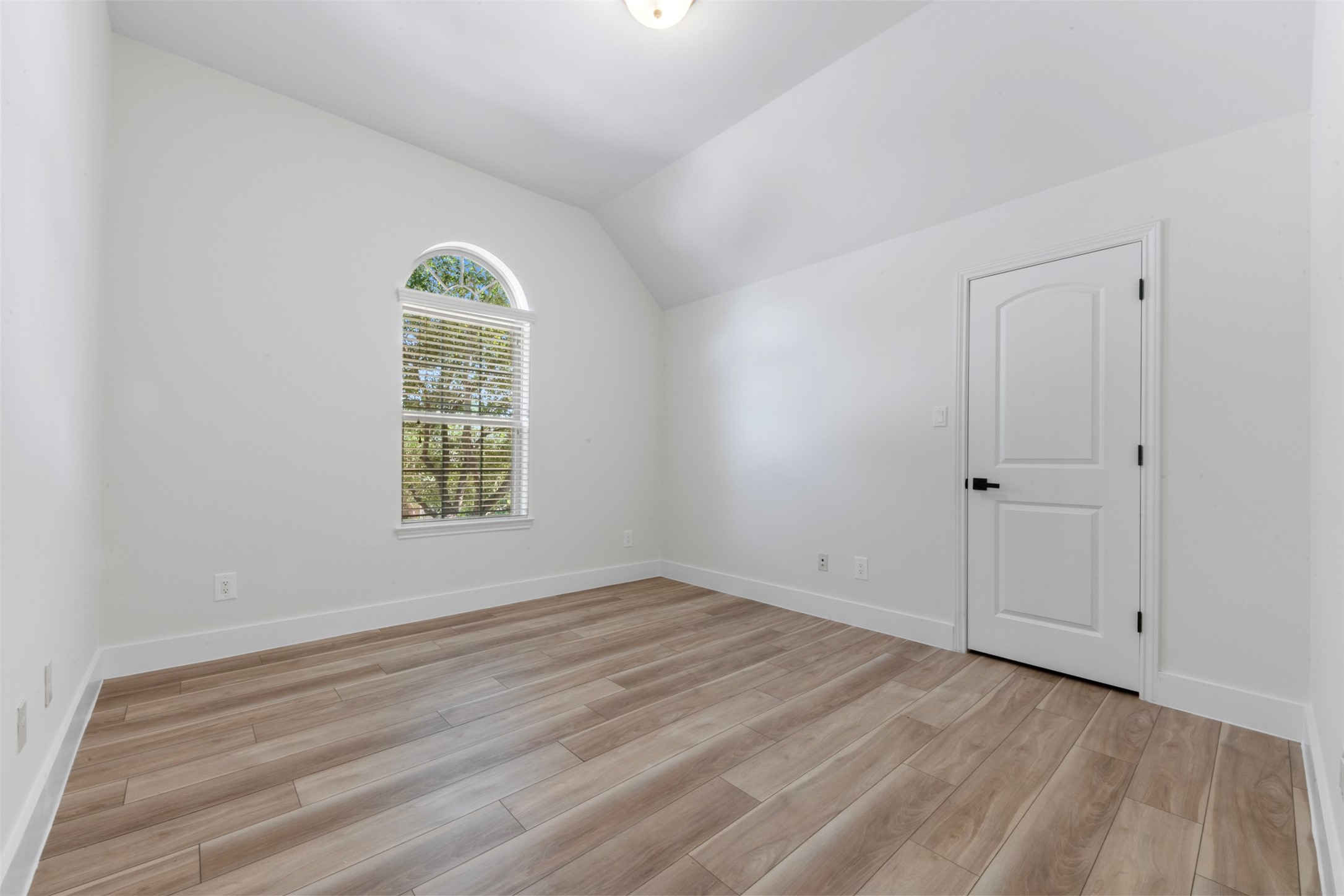 26422 Red Cliff Ridge Katy, TX 77494 - Photo 27 of 40 High-ceiling in the upstairs secondary bedroom has plenty of outside light filtered thru the leaves of the mature oak tree in front.